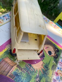 KDN sanitka model autíčka - 5