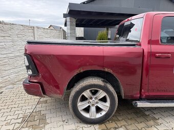 Dodge Ram 5.7 HEMI Laramie lehce bourany LIFT - 5