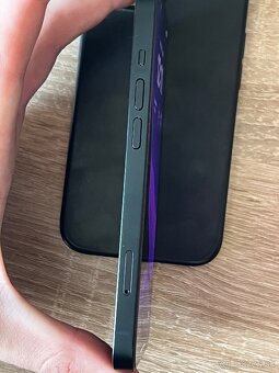 Predám iPhone 14 256 gb - čierny - 5