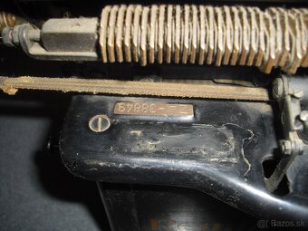 predam starozitny funkcny pisaci stroj Remington vyr. Brno - 5