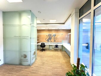 Obchodno- kancelársky priestor s výkladom na Nám. slobody - 5