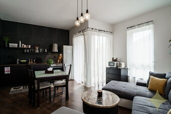 Exkluzívne na predaj exkluzívny 2 izbový mestský byt o výmer - 5