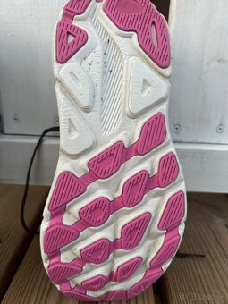 Hoka clifton 9 - 5