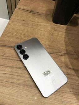 Samsung Galaxy S25 - 5