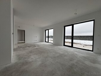 5i dom | pozemok 417m2 | 2x parking - 5