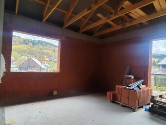 NA PREDAJ – Hrubá stavba rodinného domu v centre obce Oščadn - 5