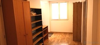 Kompletne zariadený 3-i byt v RD na dobrej adrese v Hlohovci - 5