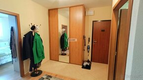 REZERVOVANÉ - Priestranný prerobený 3-izbový byt s loggiou v - 5