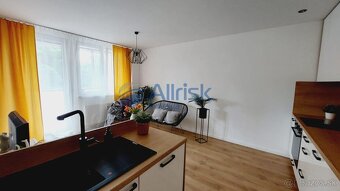 NA PREDAJ - KRÁSNY NOVO ZREKONŠTRUOVANÝ 4 IZB. BYT S LOGGIOU - 5