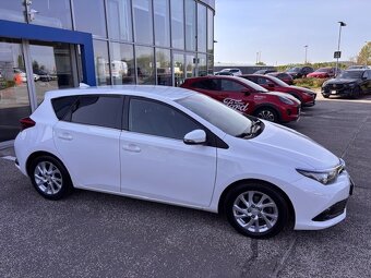 Toyota Auris 1.6 D-4D S&S Executive 9/2015 - 5