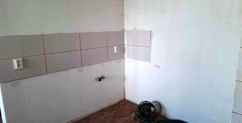 FIĽAKOVO-centrum -ÚTULNÝ 1-izbový domček na pozemku 205 m2 - 5