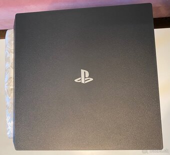 Playstation 4 Pro - 5