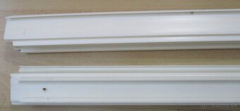 dva podkladové profily plastových dverí - 5