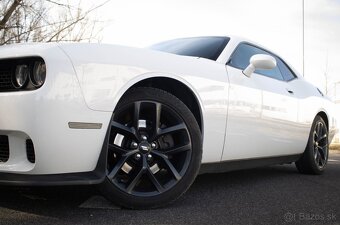 Dodge Challenger 5,7 HEMI RT - 5