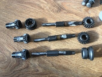 Predám náhradné diely na jawetta 551 a Štadión S 11 a S 22 - 5