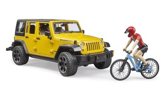 Bruder Jeep Wrangler Rubicon s cyklistom - 5