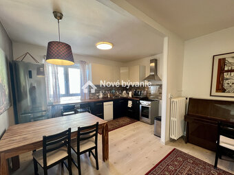 V LUKRATÍVNEJ LOKALITE NA PREDAJ DOM ,6 izb. + DVOJGARÁŽ - 5