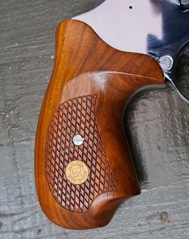 REVOLVER HOLEK MODEL 830 - 5