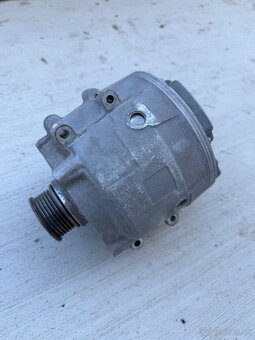 Alternátor Audi A7 (C8) - 5