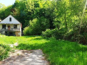  Na predaj vidiecka usadlosť - 2x rodinný dom s pozemkom o r - 5