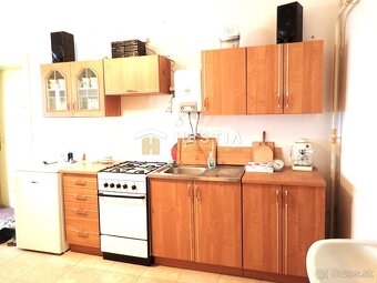 ZNÍŽENÁ CENA Starší rodinný dom s veľkým pozemkom 1301 m2 Št - 5