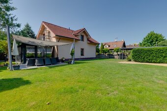 Predám štýlový 6-izbový rodinný dom blízko BA - 5