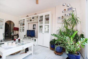 Nádherný 2-izbový apartmán v Las Colinas de Calahonda - 5