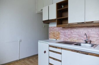 INVESTIČNÝ-1-IZB.-TEHLOVÝ BYT,PREDAJ,TYRŠOVO NÁBREŽIE,STARÉ  - 5