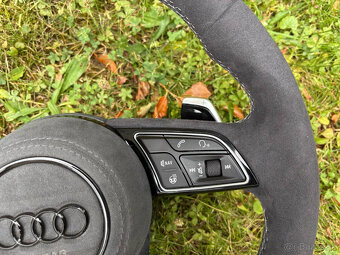 AUDI MULTIFUNKCNY VOLANT ALKANTARA s logom RS - 5