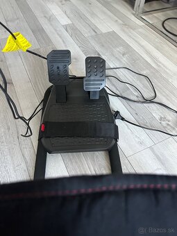 stolicka playseat challenge a volant s pedalmi trustmaster - 5