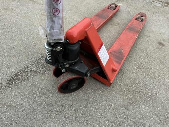 Ponúkam na predaj paletový vozík 2000 - 5