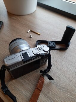 Fujifilm X-A5 + kit objektiv + grip - 5