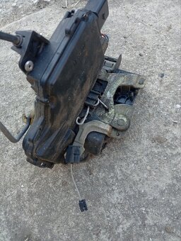 pravý predný zámok Golf 4 - 5