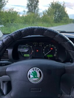 Predám škoda octavia 1.9 sdi - 5