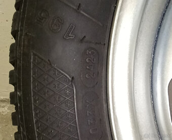 Predám zimné pneu 195/50 R15 + disky 5x100 Škoda Fábia. - 5