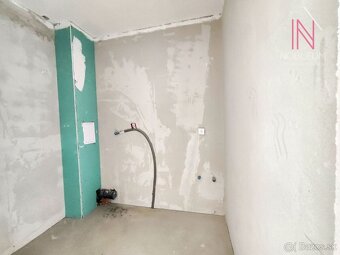 Na predaj priestranný 2 izbový byt s veľkou terasou a vlastn - 5