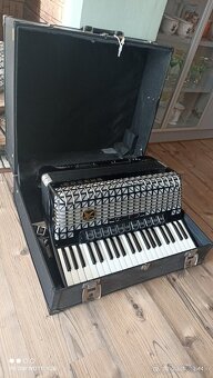 Predám kvalitný akordeón hohner atlantic 4 de luxe - 5