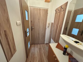 Ponúkam Vám do prenájmu garsónku vo výbornej lokalite - 5