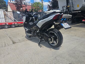 YAMAHA T-MAX 530 DX AKRAPOVIC 2019 - 5