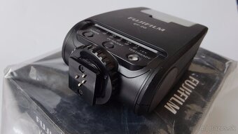 Fujifilm EF-20 TTL Flash - 5