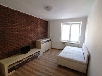 Október: 1i byt so zariadením, internetom + tv, Komenského - 5
