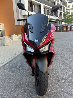 Predám skúter SYM JET X 125i - nový 8/25 ,záruka +3x prilba - 5