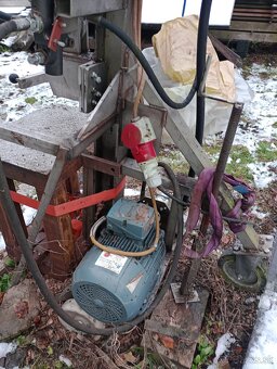 Hydraulická štiepačka na drevo - 5