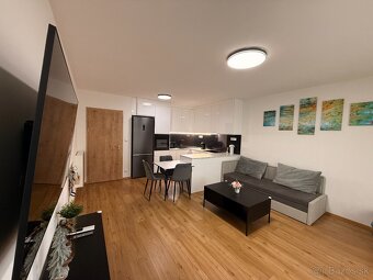 NADŠTANDARDNÝ 2 IZBOVÝ BYT V TOP LOKALITE PRI CENTRÁLI - 5