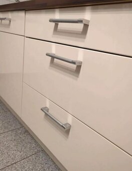 Krémová lesklá linka Nobilia se spotřebiči,5855 - 5