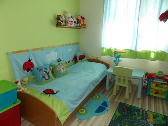 Predáme set - závesy, vreckár na stenu a prehoz na postel - 5
