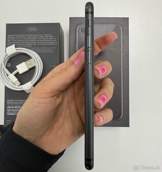  Apple iPhone 8 Space Gray 64 GB - 100 % batéria - 5