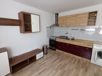 Prenájom 2-izbového bytu v RD, tiché prostredie, parkovanie - 5