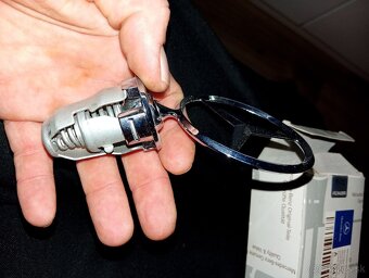 Originálny znak Mercedes - 5