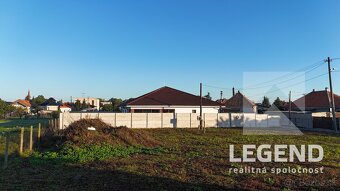 Stavebný pozemok Nesvady, 589 m2, malá tichá ulička - 5